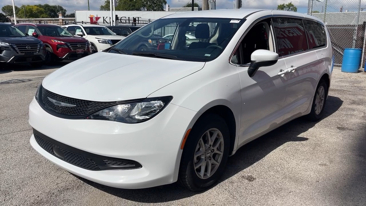 2022 Chrysler Voyager LX 6