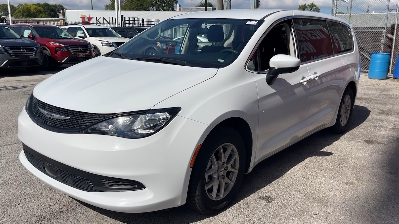 2022 Chrysler Voyager LX 25