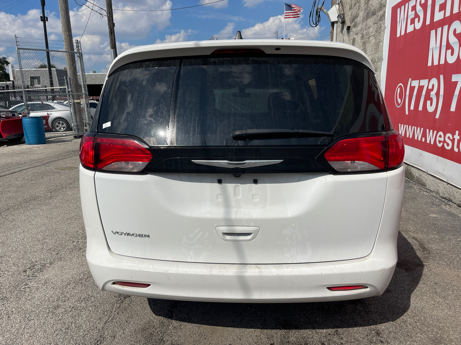 2022 Chrysler Voyager LX 4