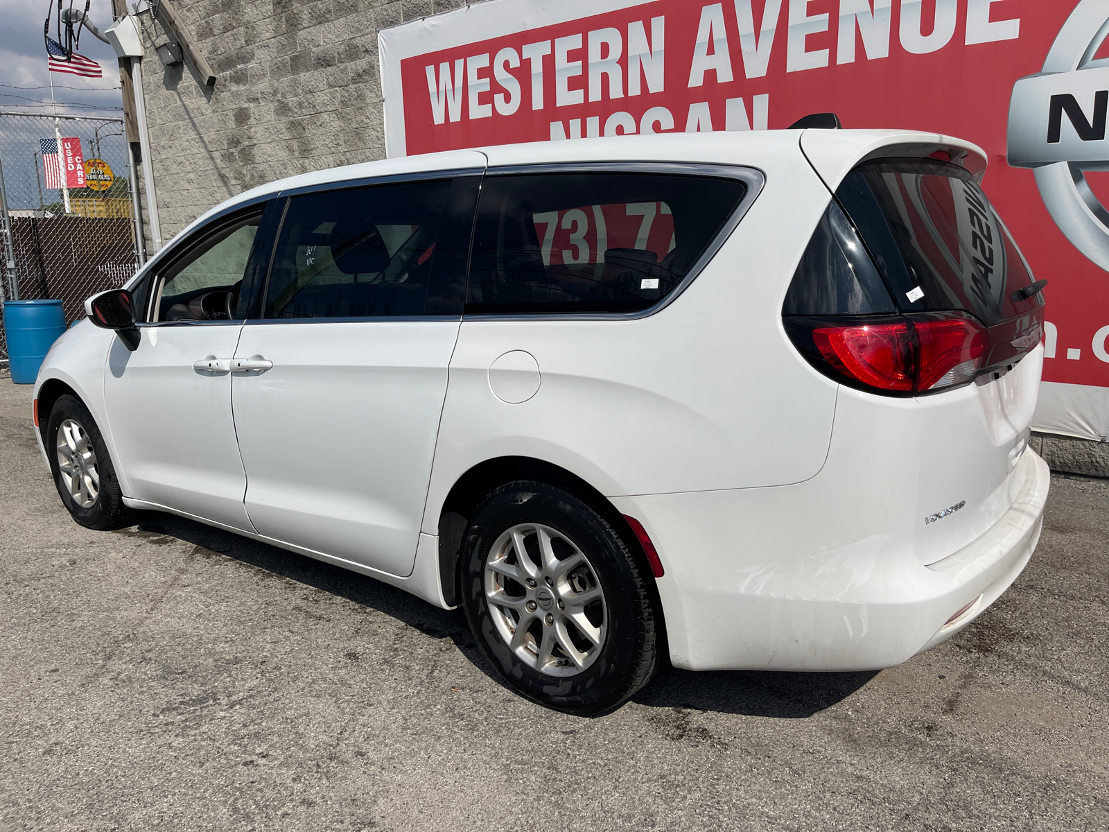 2022 Chrysler Voyager LX 18