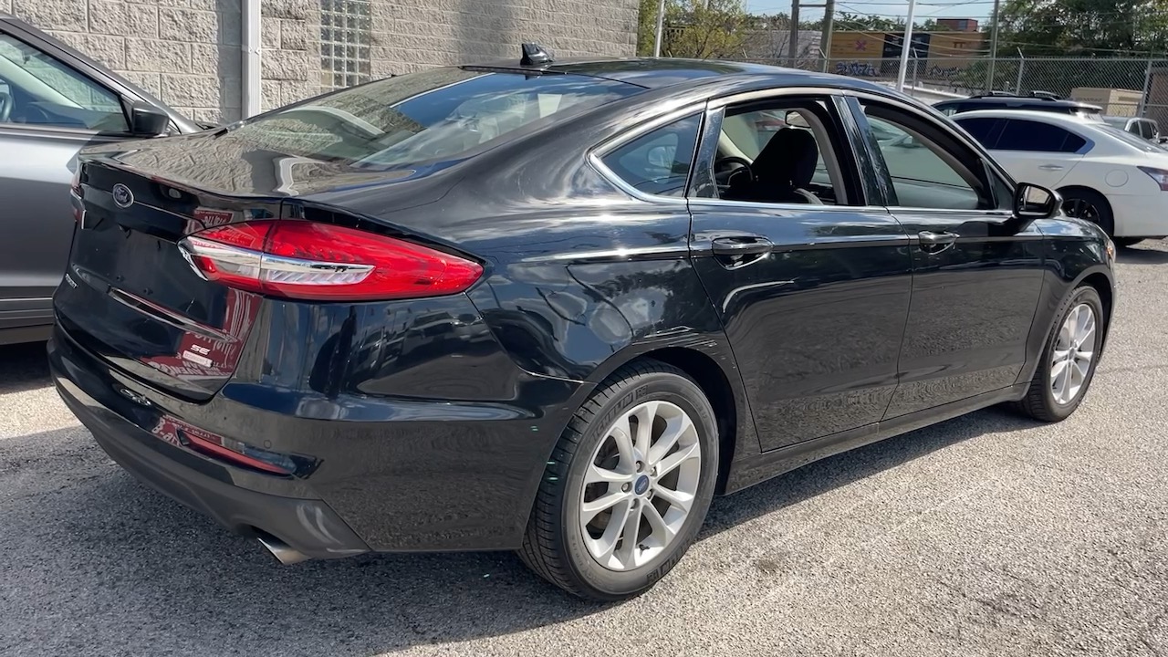 2020 Ford Fusion SE 21