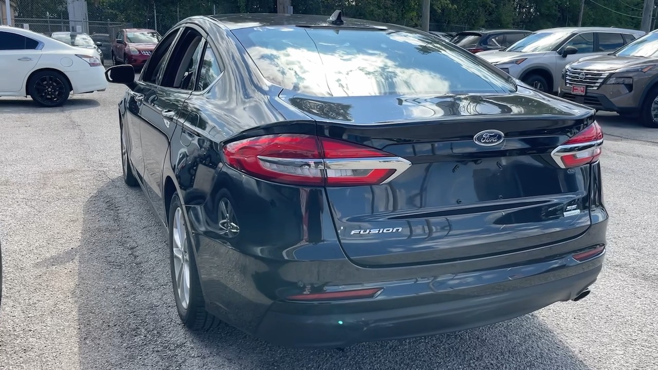 2020 Ford Fusion SE 22