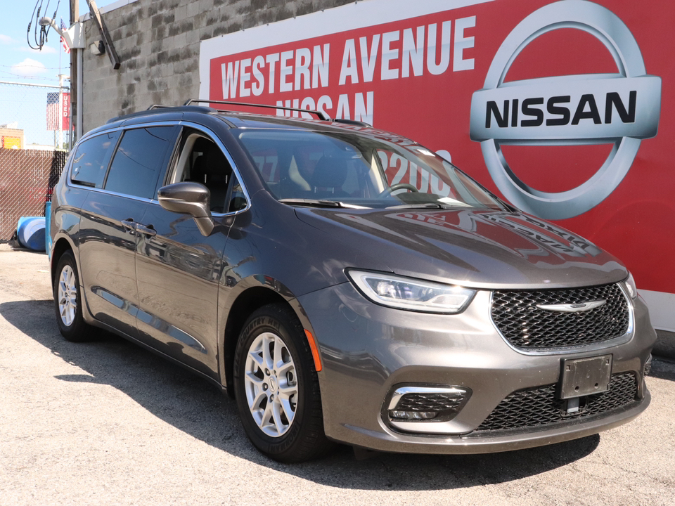 2022 Chrysler Pacifica Touring L 1