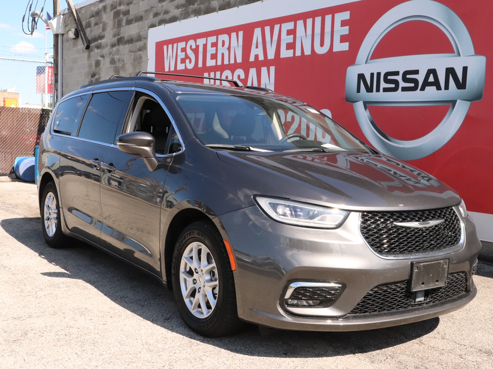 2022 Chrysler Pacifica Touring L 2