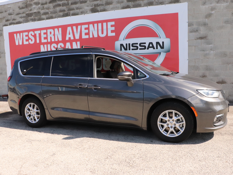 2022 Chrysler Pacifica Touring L 3