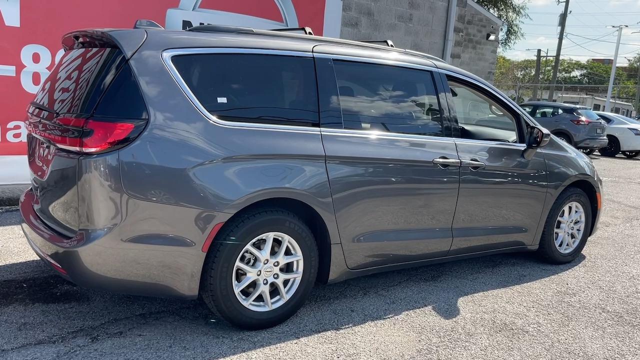 2022 Chrysler Pacifica Touring L 23