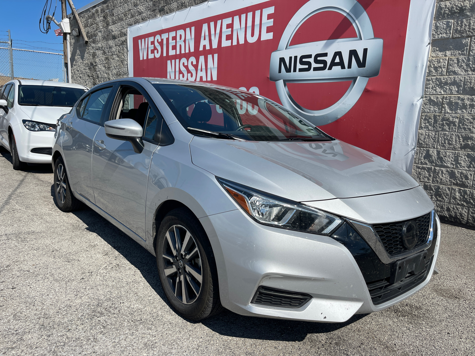 2021 Nissan Versa 1.6 SV 1