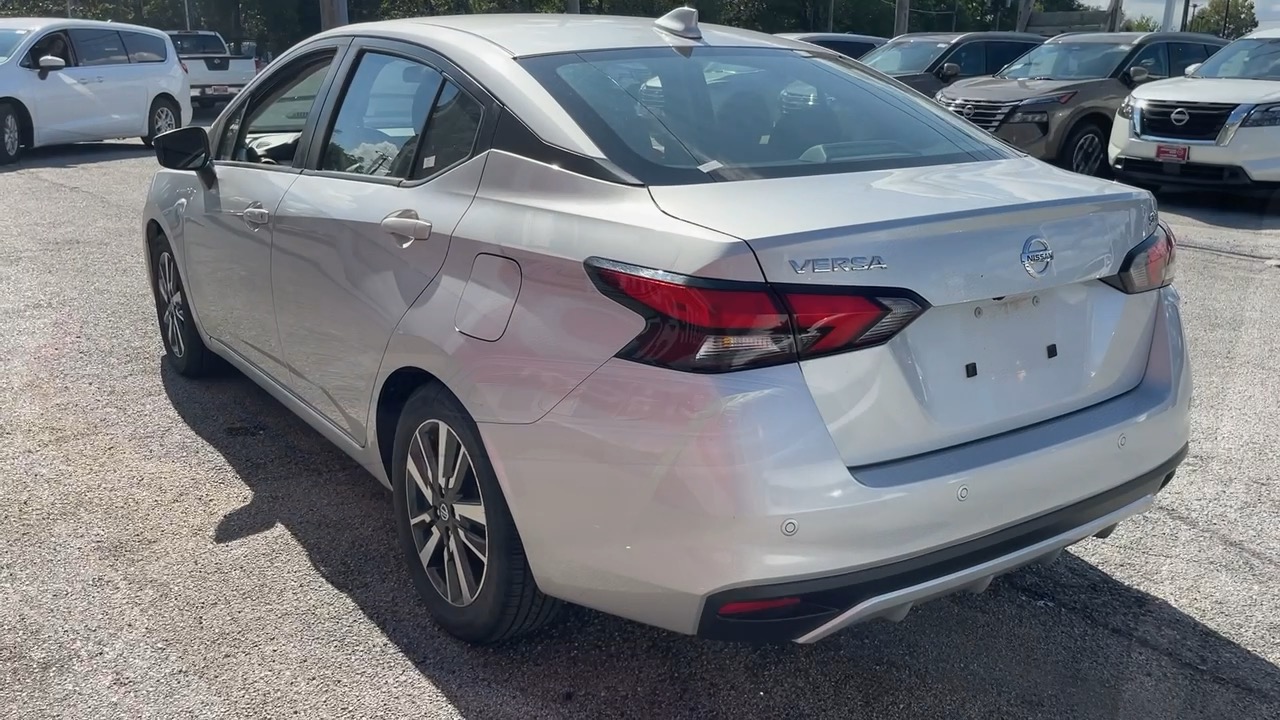 2021 Nissan Versa 1.6 SV 5