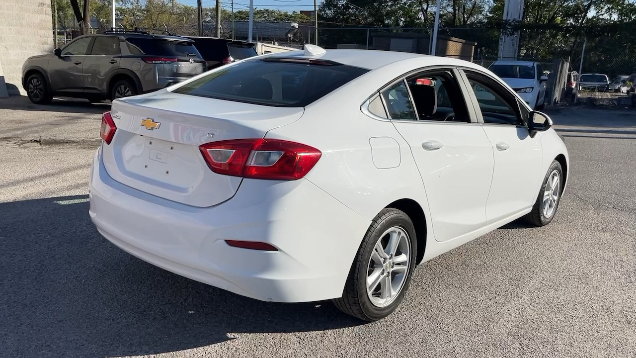 2017 Chevrolet Cruze LT 23