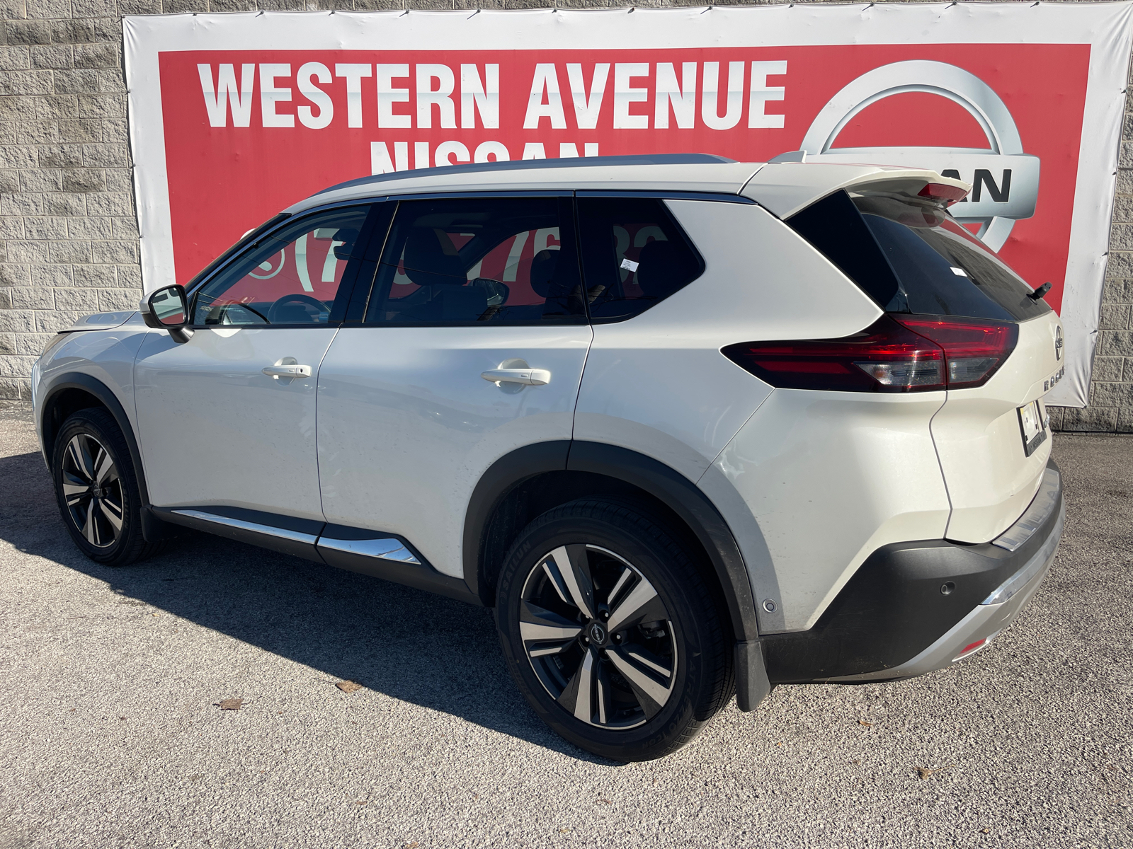 2023 Nissan Rogue Platinum 28