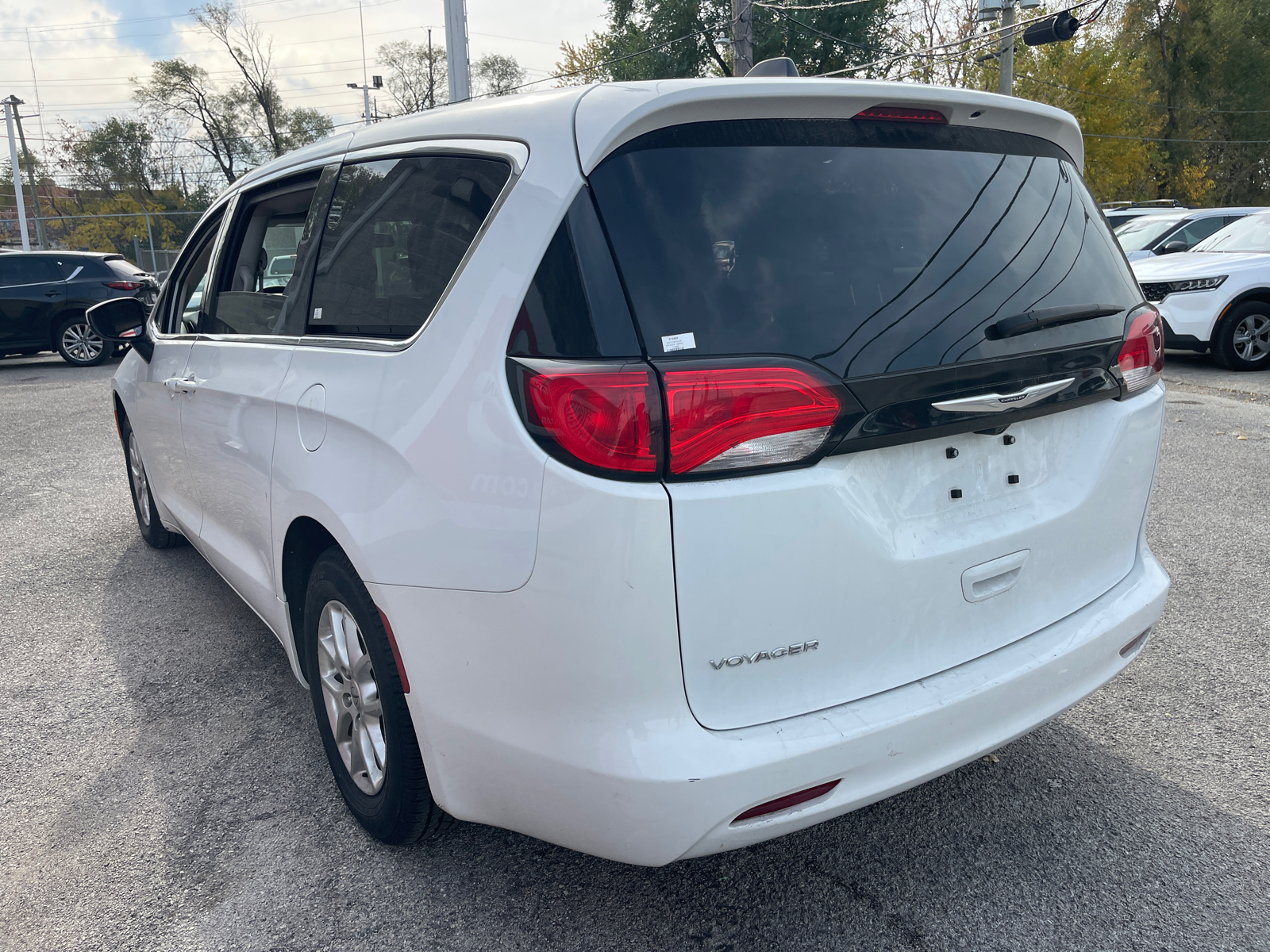 2022 Chrysler Voyager LX 5