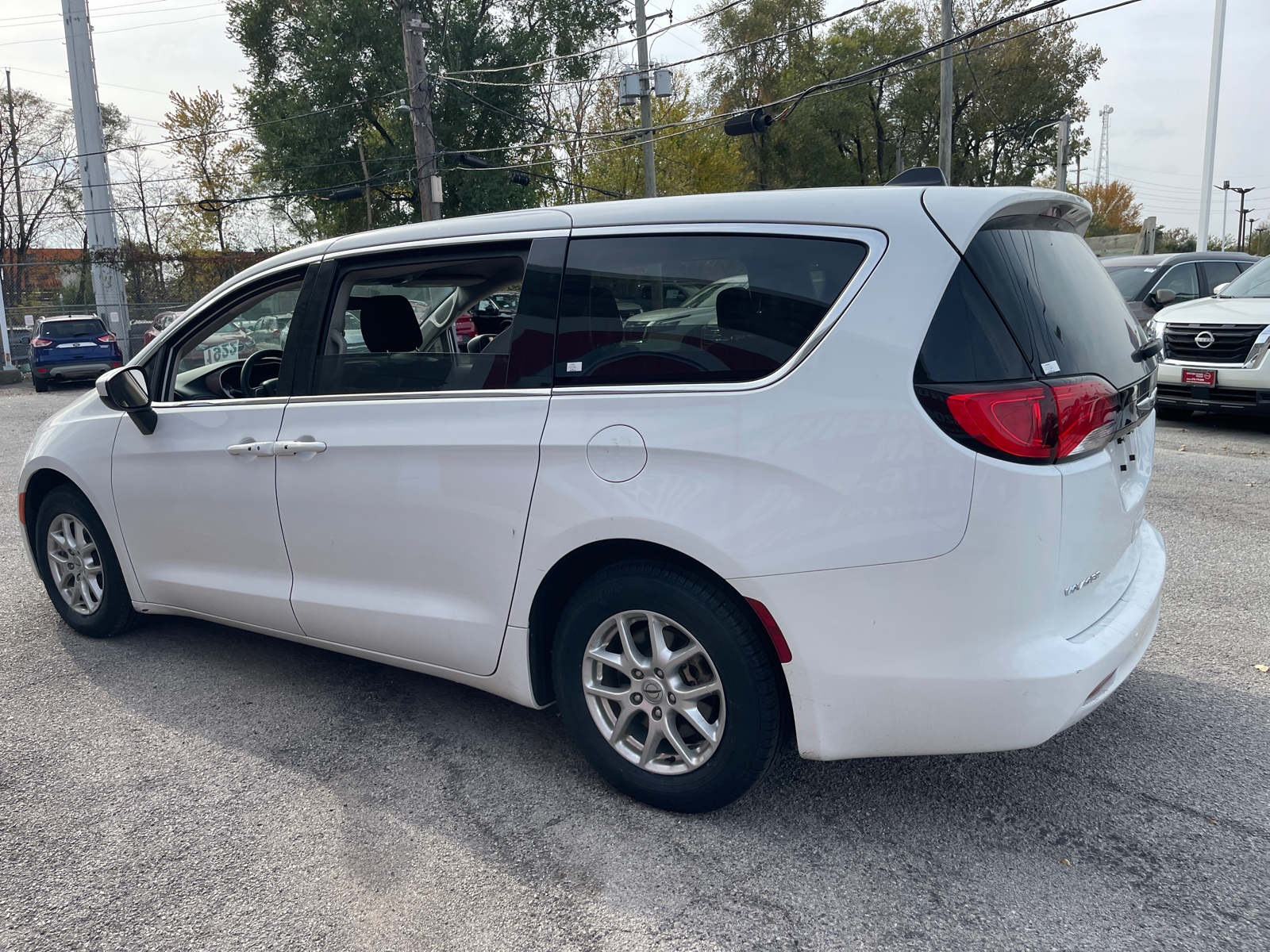 2022 Chrysler Voyager LX 6