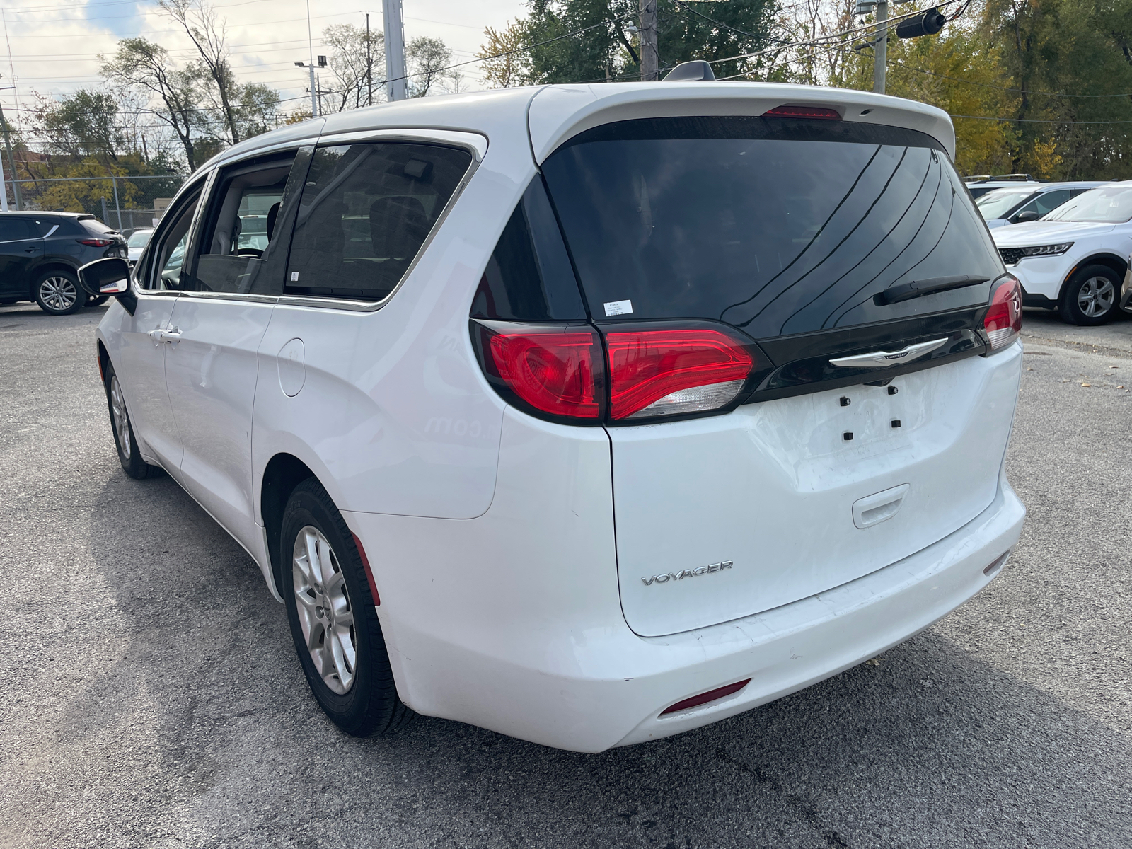 2022 Chrysler Voyager LX 23