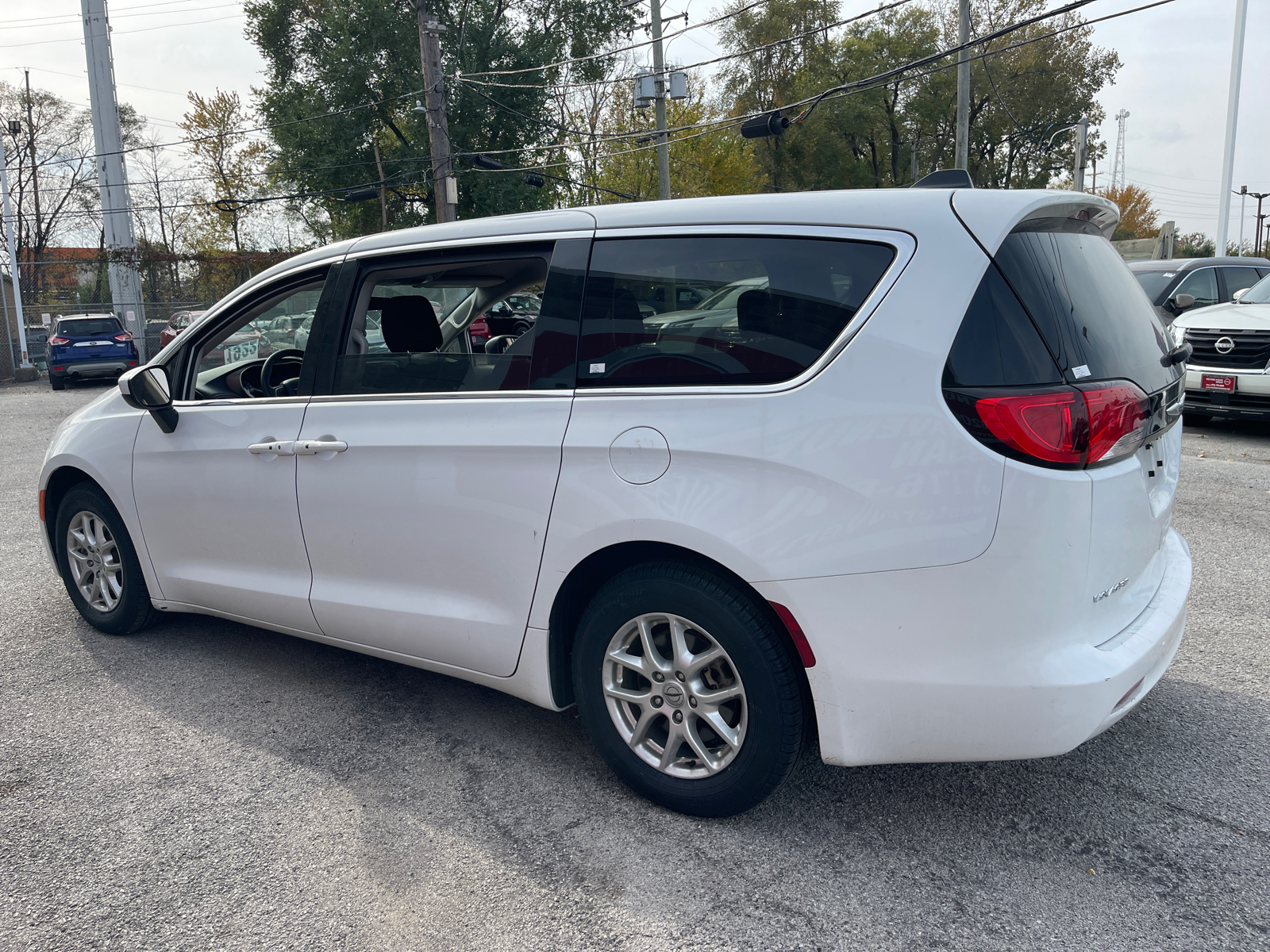 2022 Chrysler Voyager LX 24