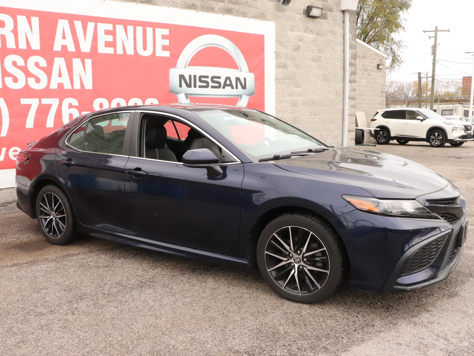 2021 Toyota Camry SE 3