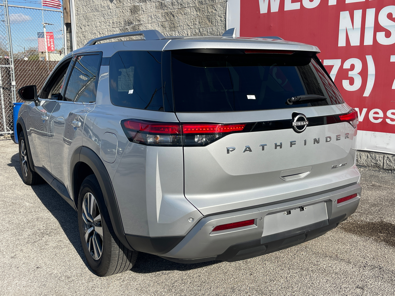 2023 Nissan Pathfinder SL 6