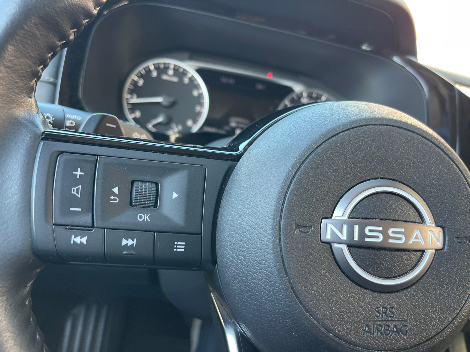 2023 Nissan Pathfinder SL 15