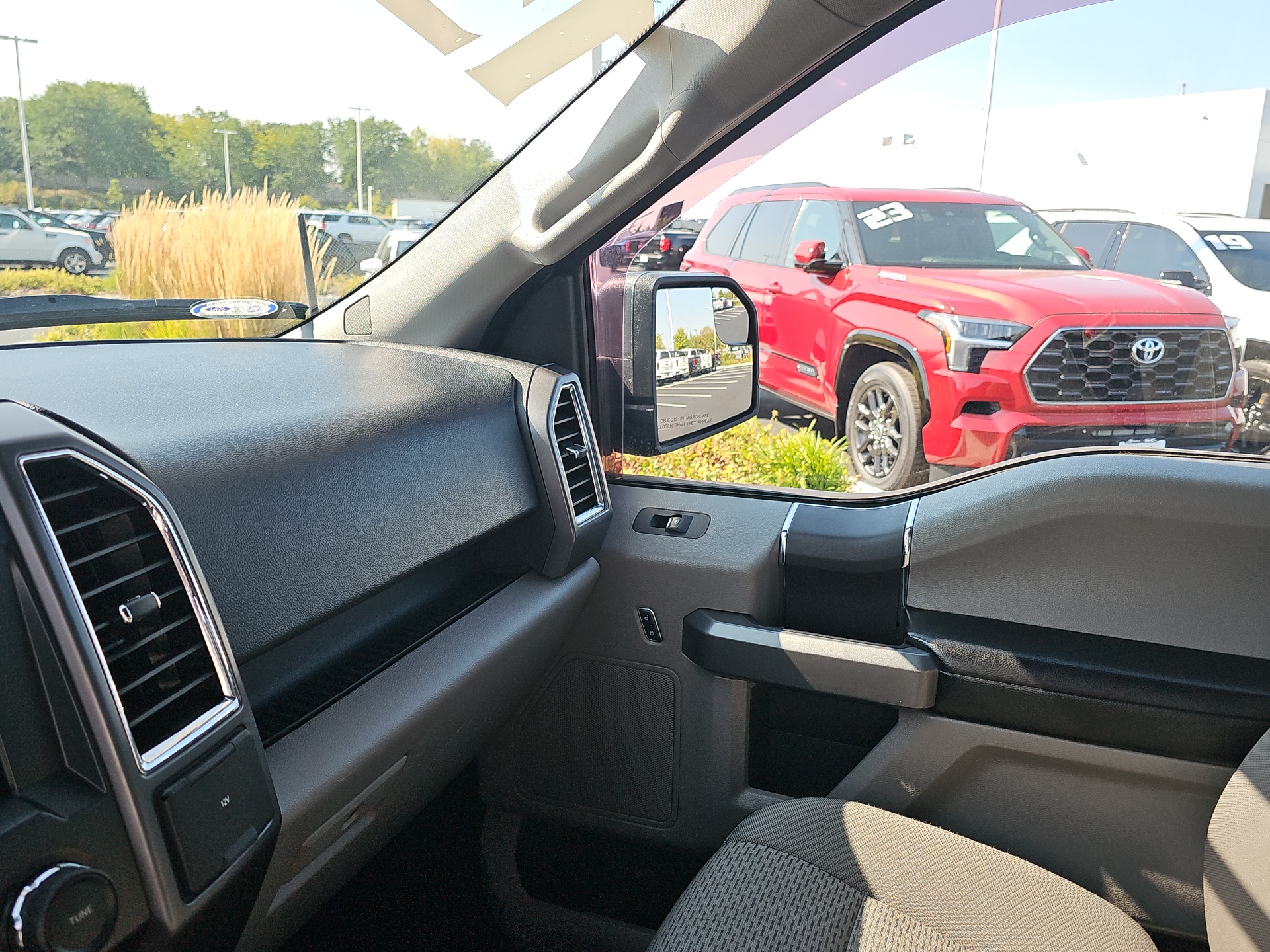 2015 Ford F-150 XL 28