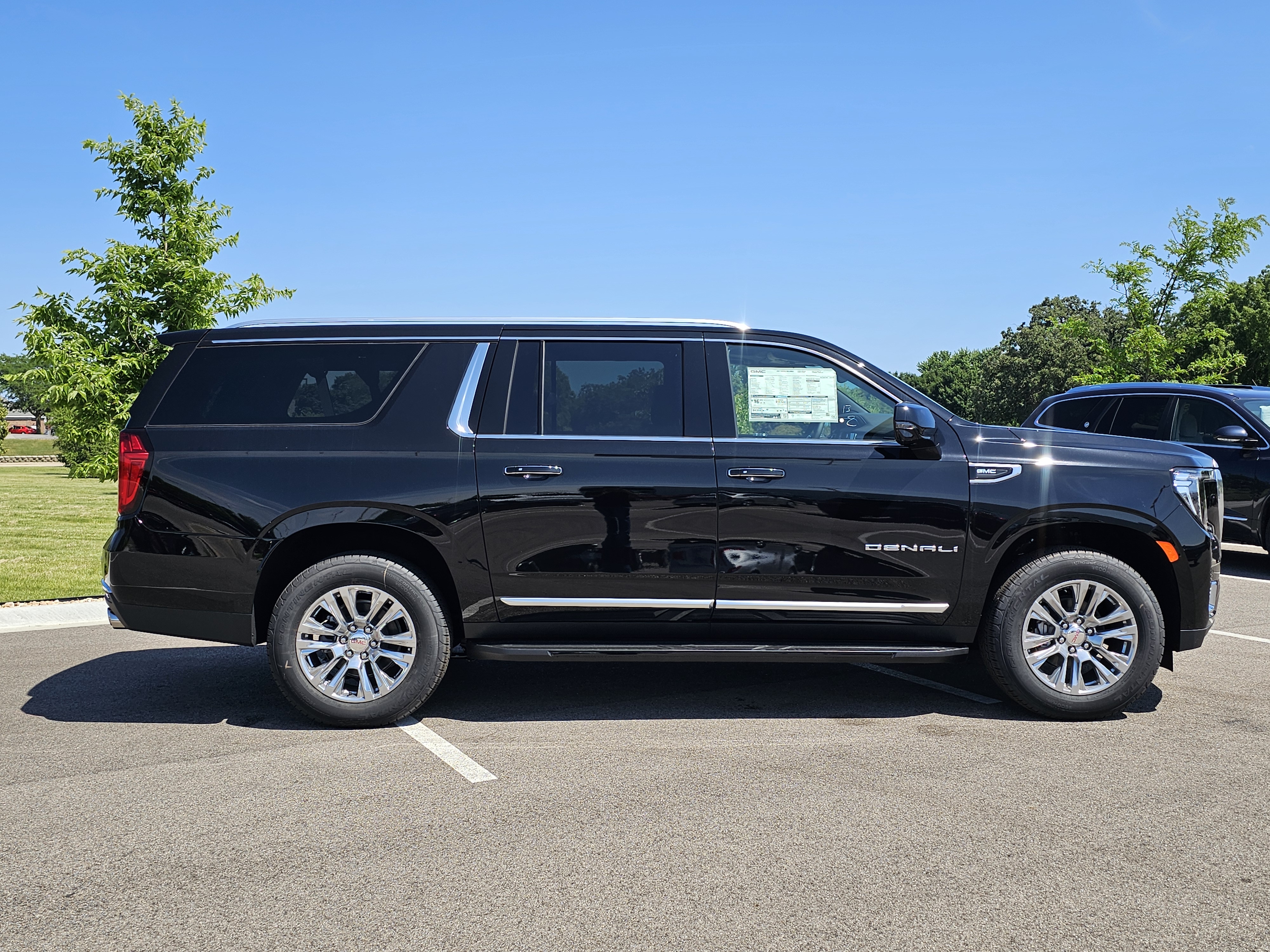 2024 GMC Yukon XL Denali 8