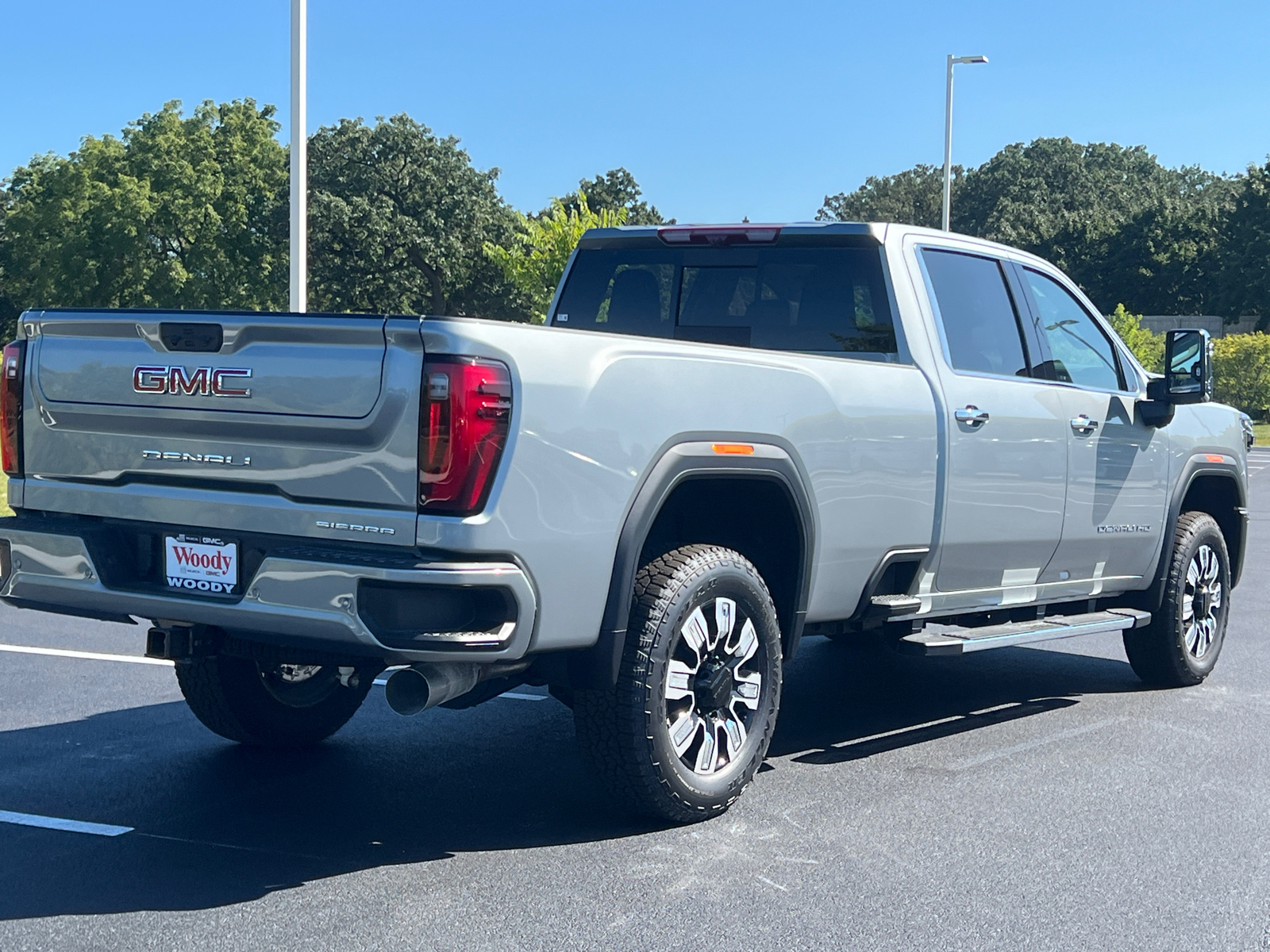 2024 GMC Sierra 2500HD Denali 8