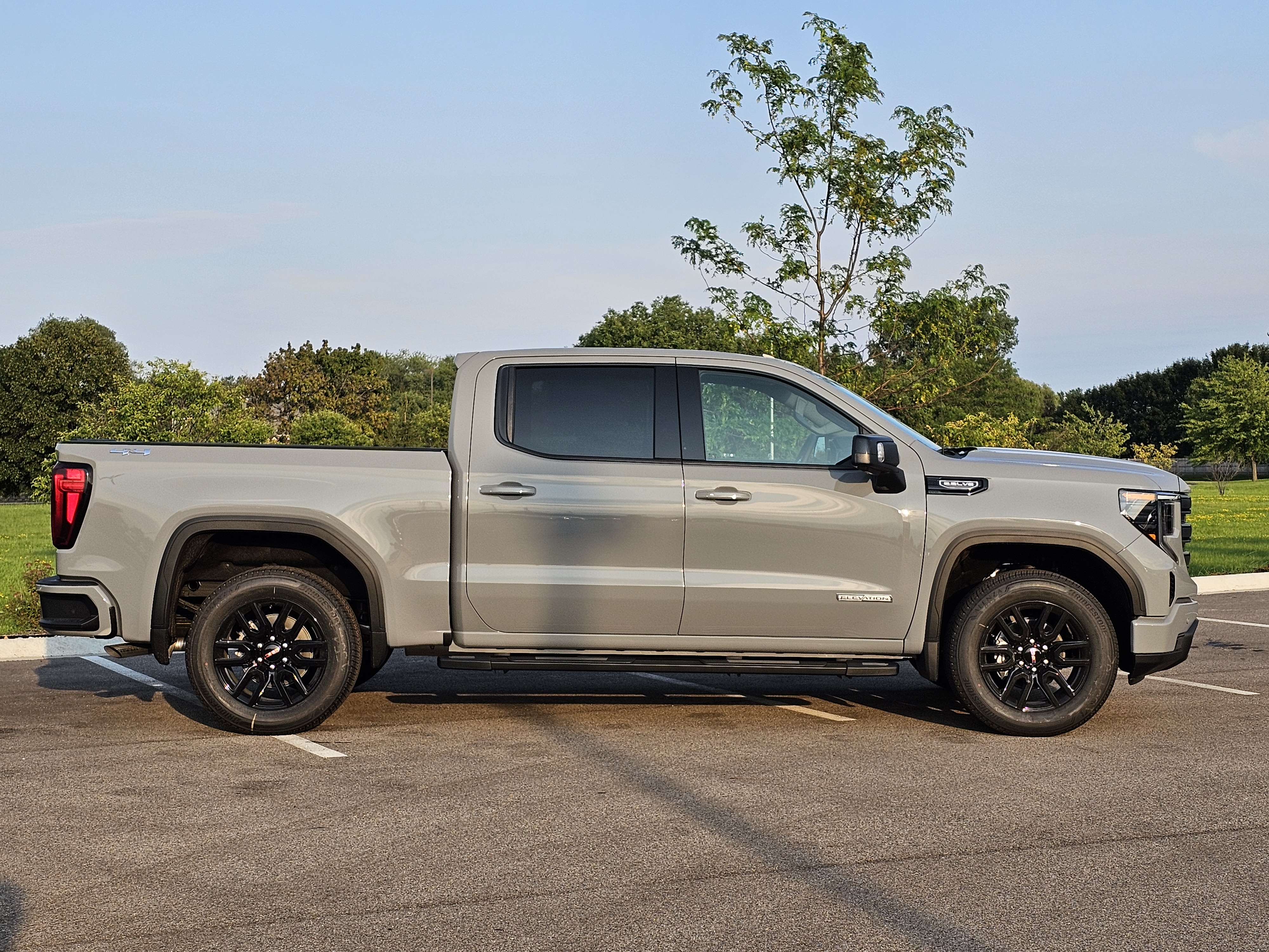 2024 GMC Sierra 1500 Elevation 8