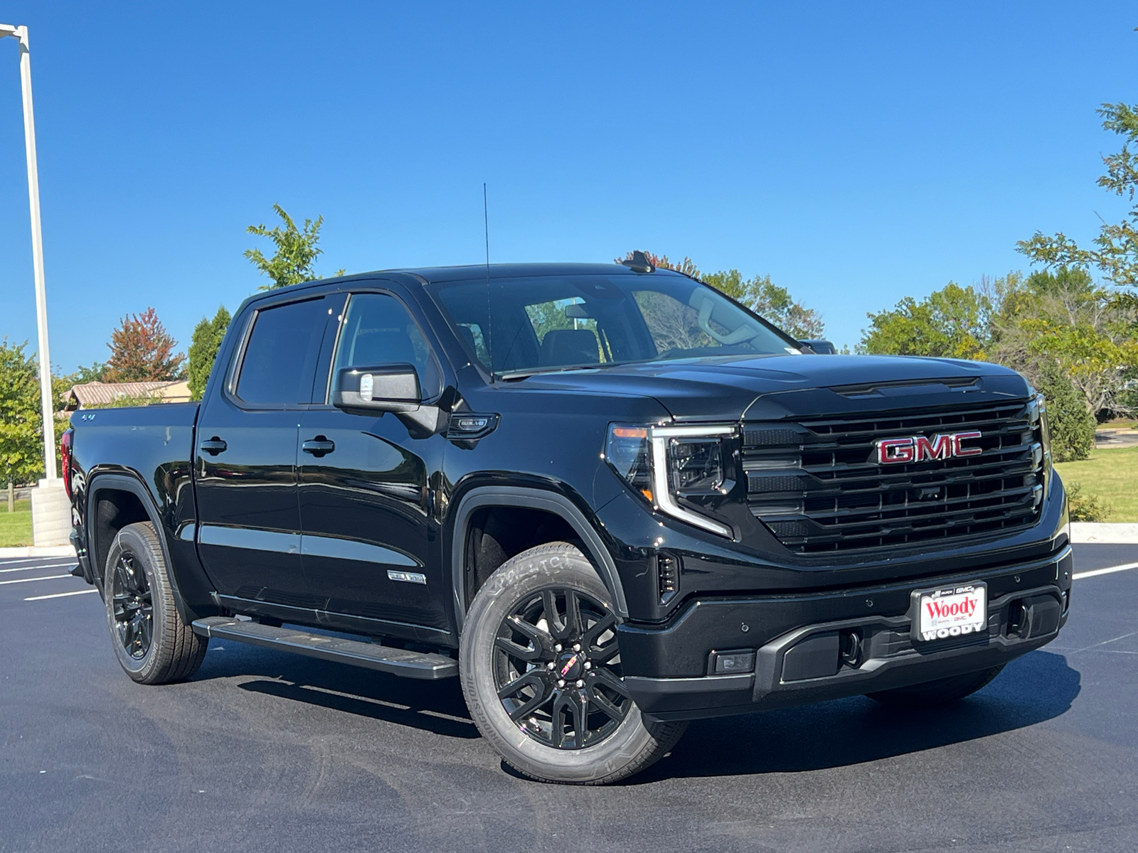 2024 GMC Sierra 1500 Elevation 2