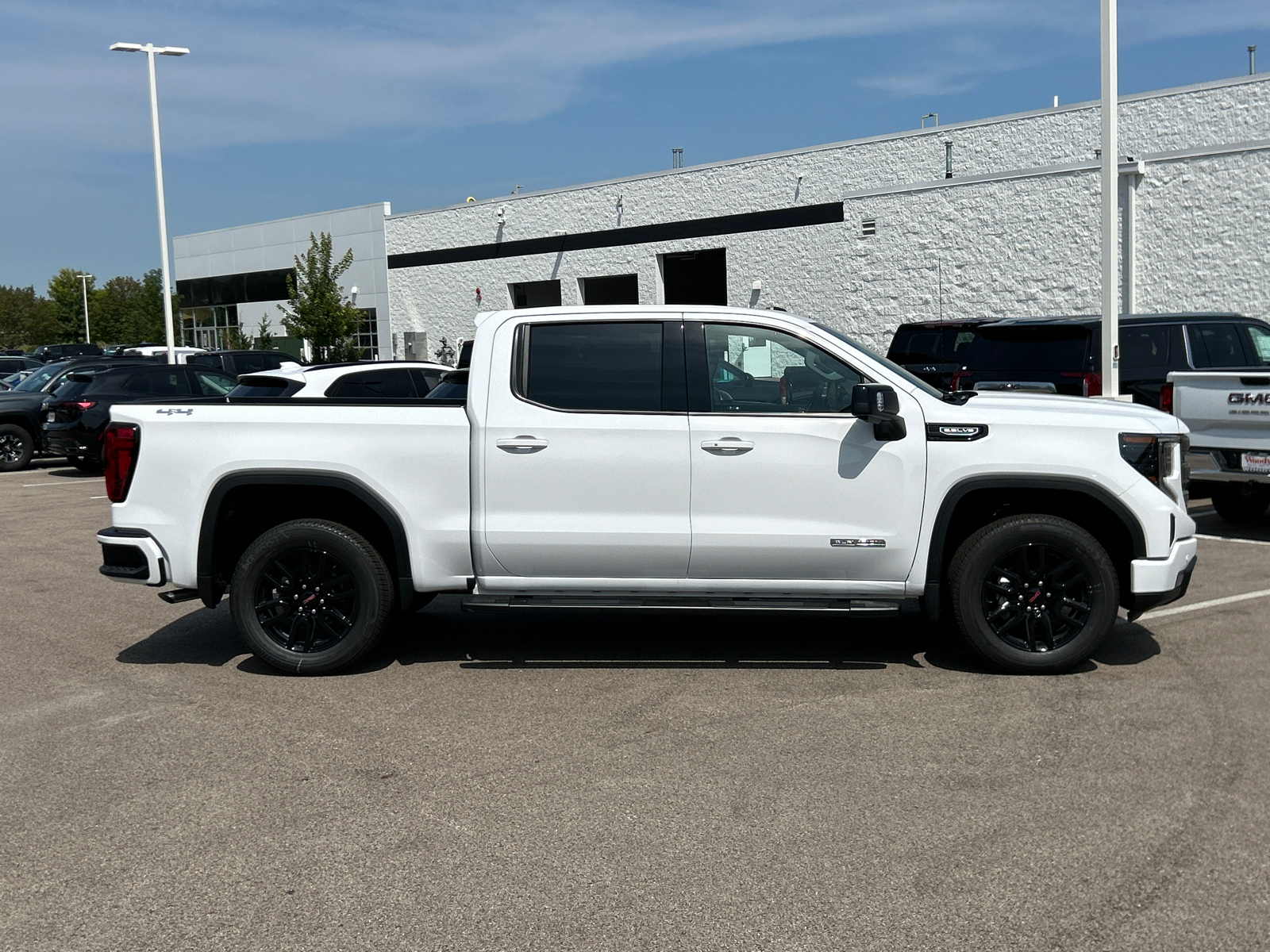 2024 GMC Sierra 1500 Elevation 9