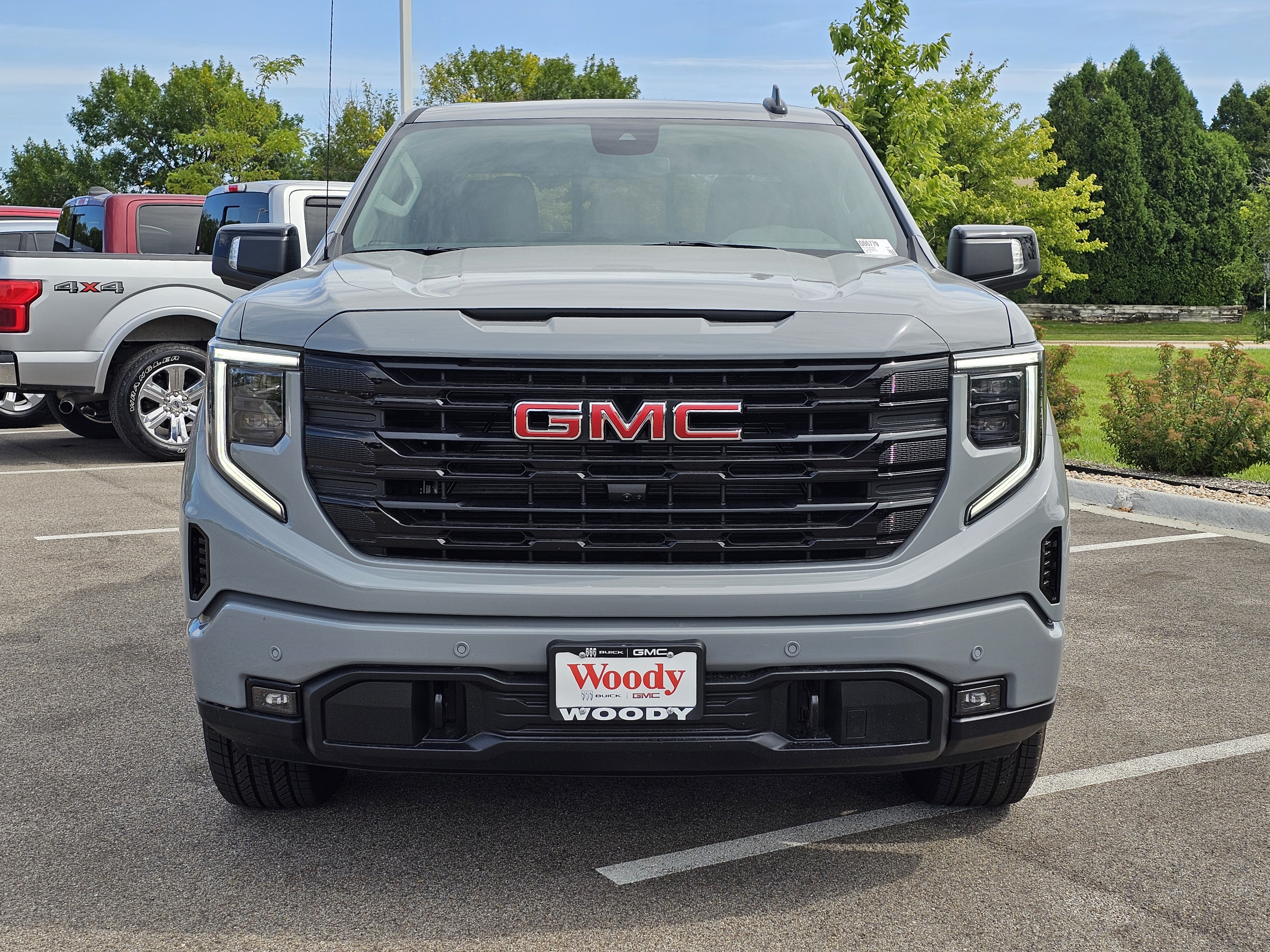 2024 GMC Sierra 1500 Elevation 2