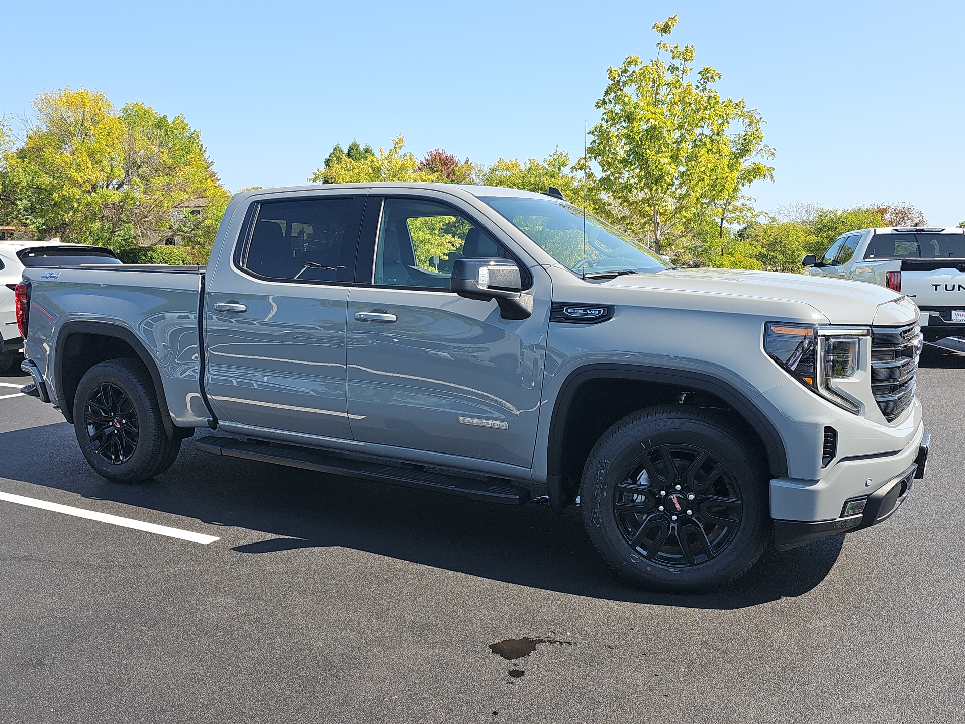 2024 GMC Sierra 1500 Elevation 2