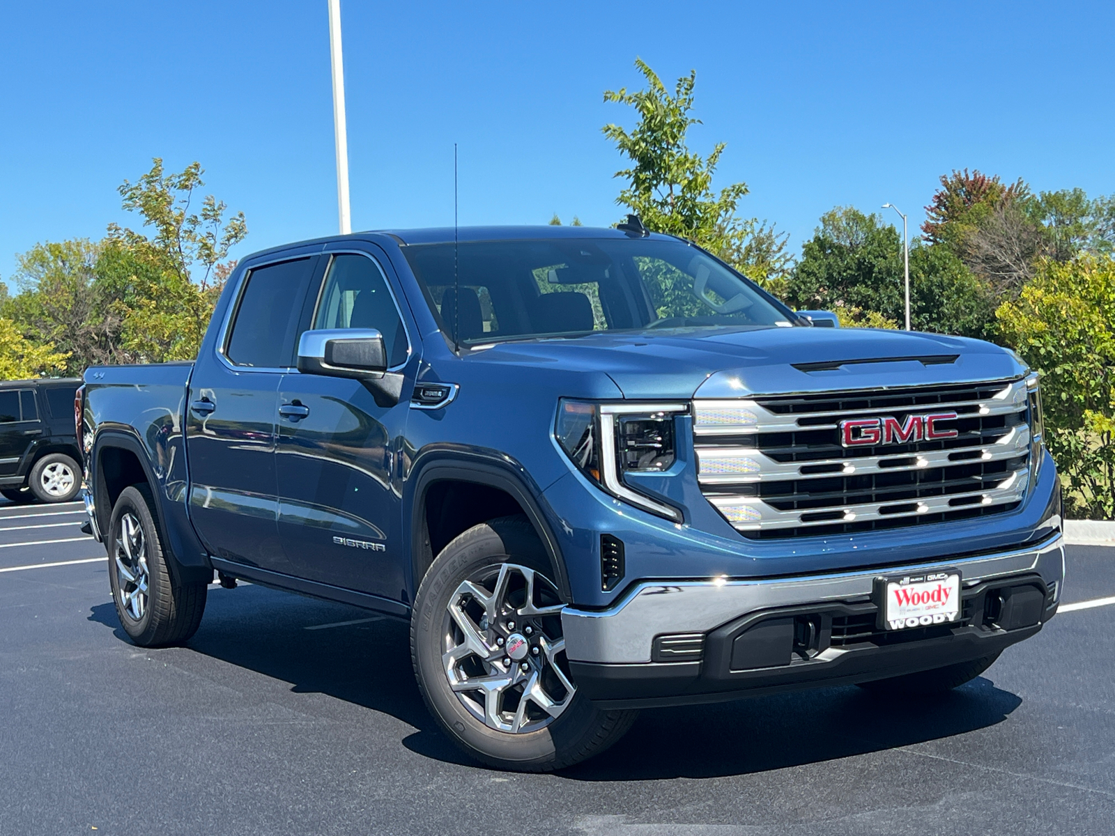 2024 GMC Sierra 1500 SLE 2