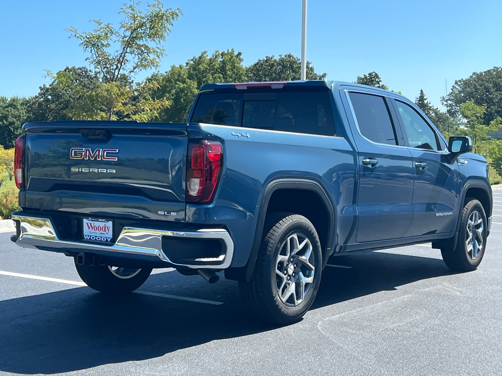 2024 GMC Sierra 1500 SLE 8