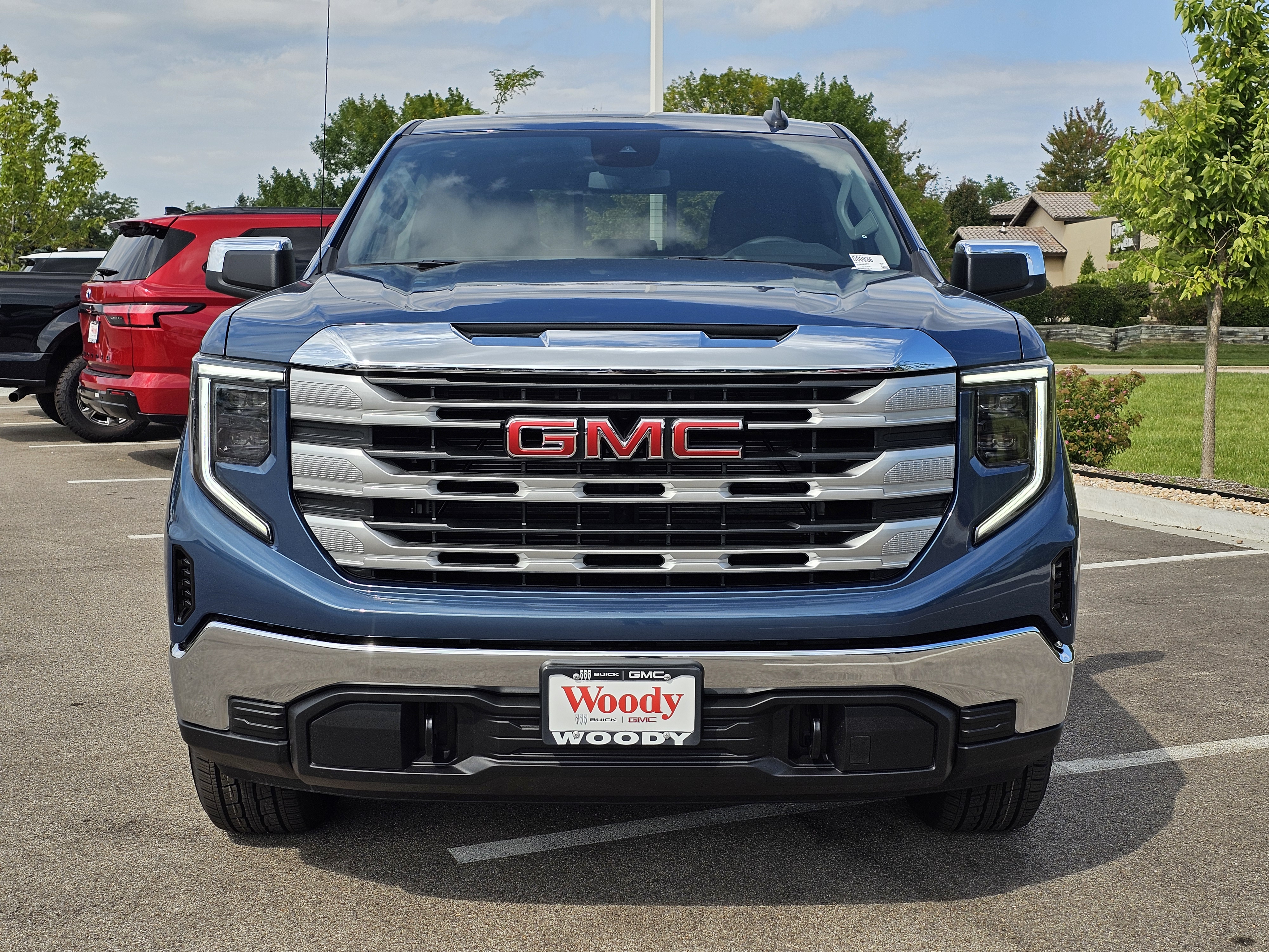 2024 GMC Sierra 1500 SLE 2