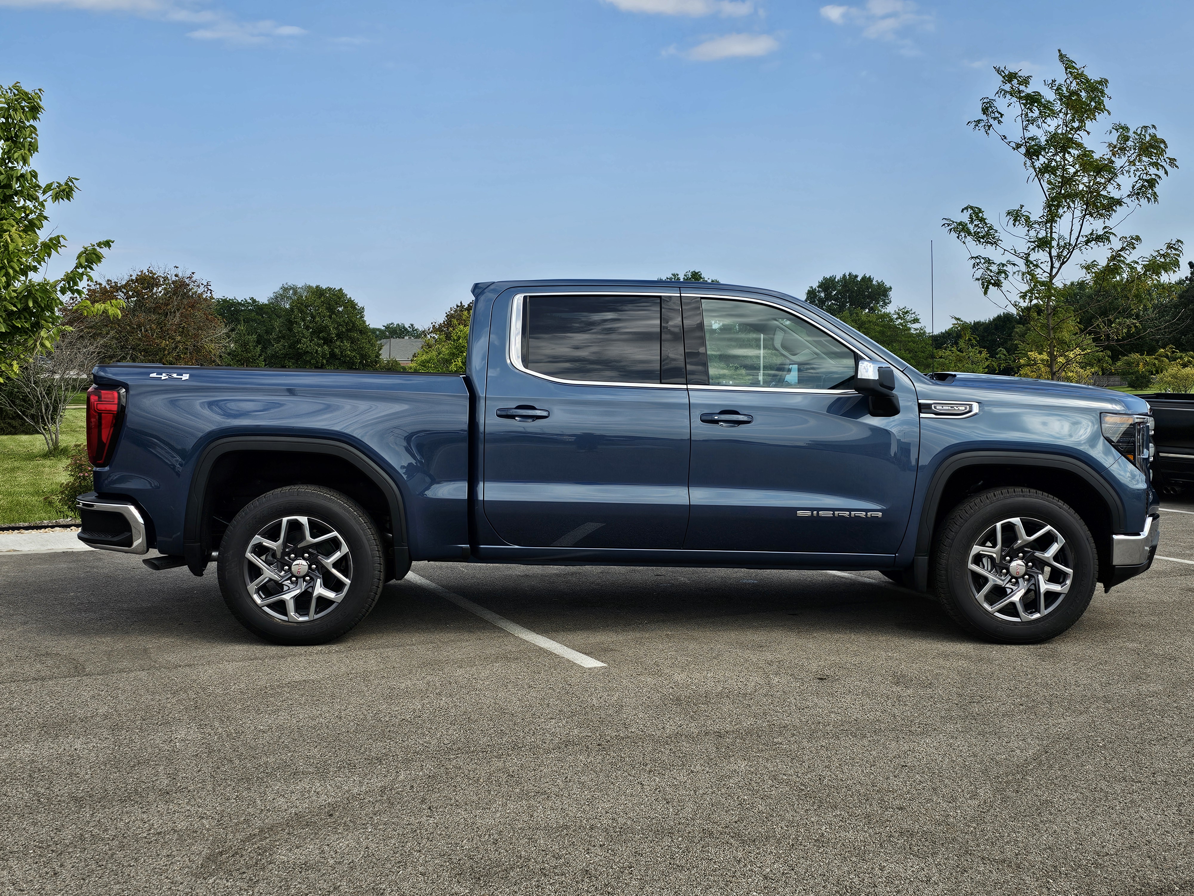 2024 GMC Sierra 1500 SLE 8