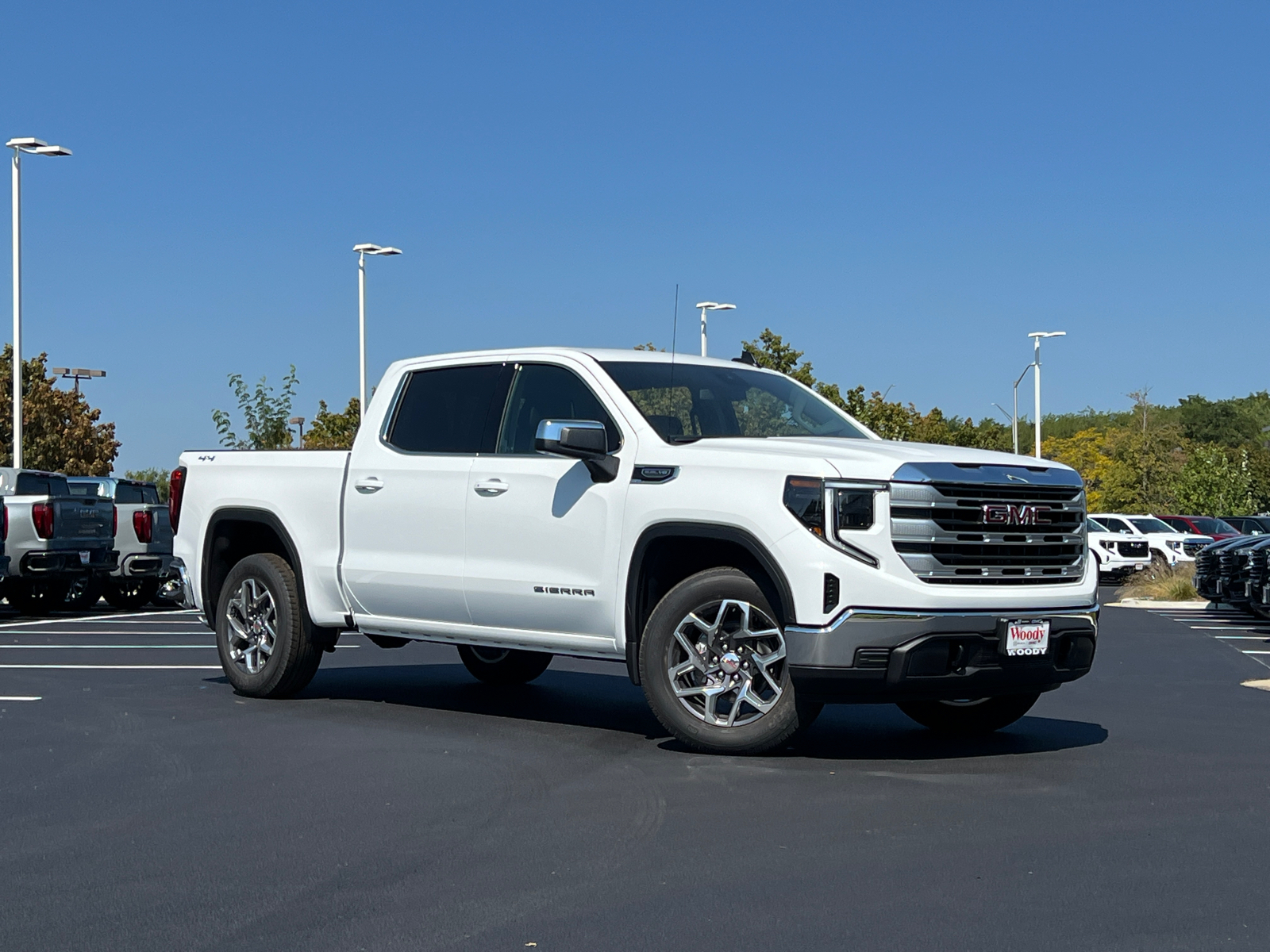 2024 GMC Sierra 1500 SLE 2