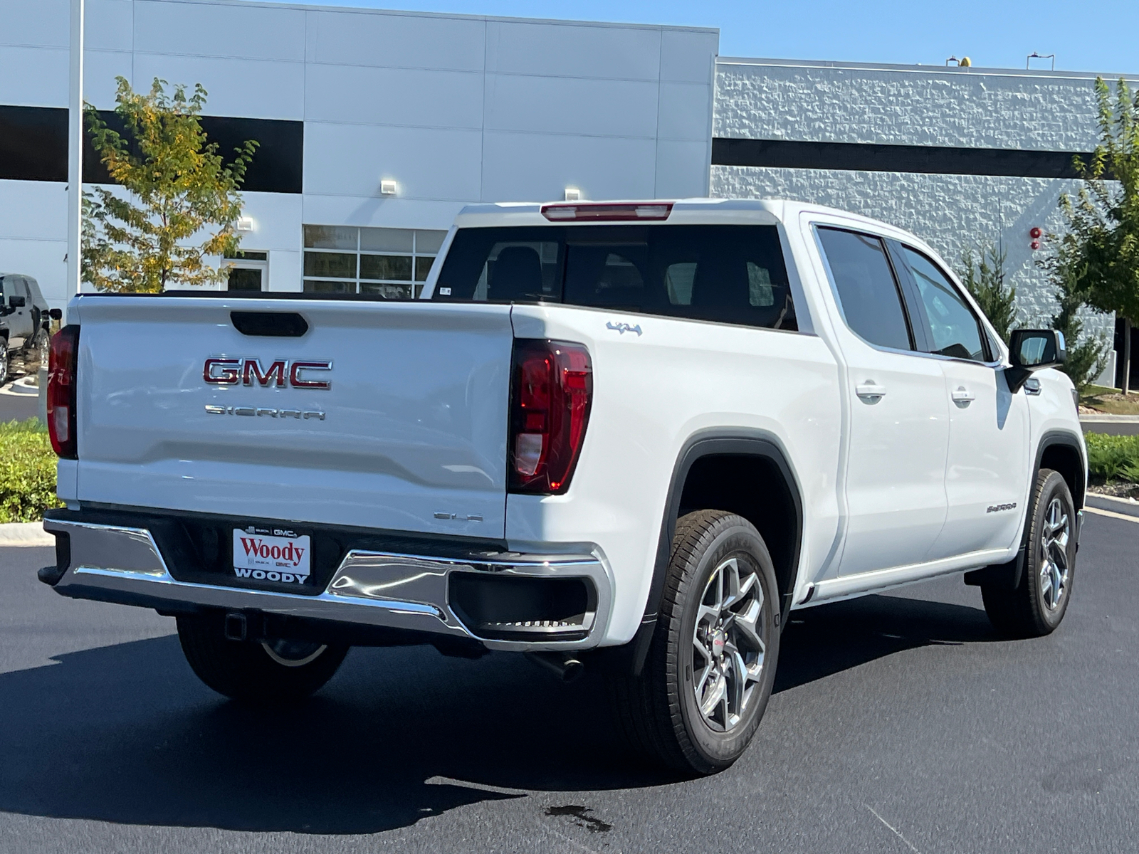 2024 GMC Sierra 1500 SLE 8