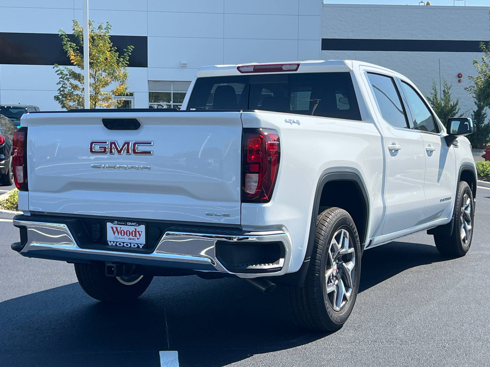 2024 GMC Sierra 1500 SLE 8