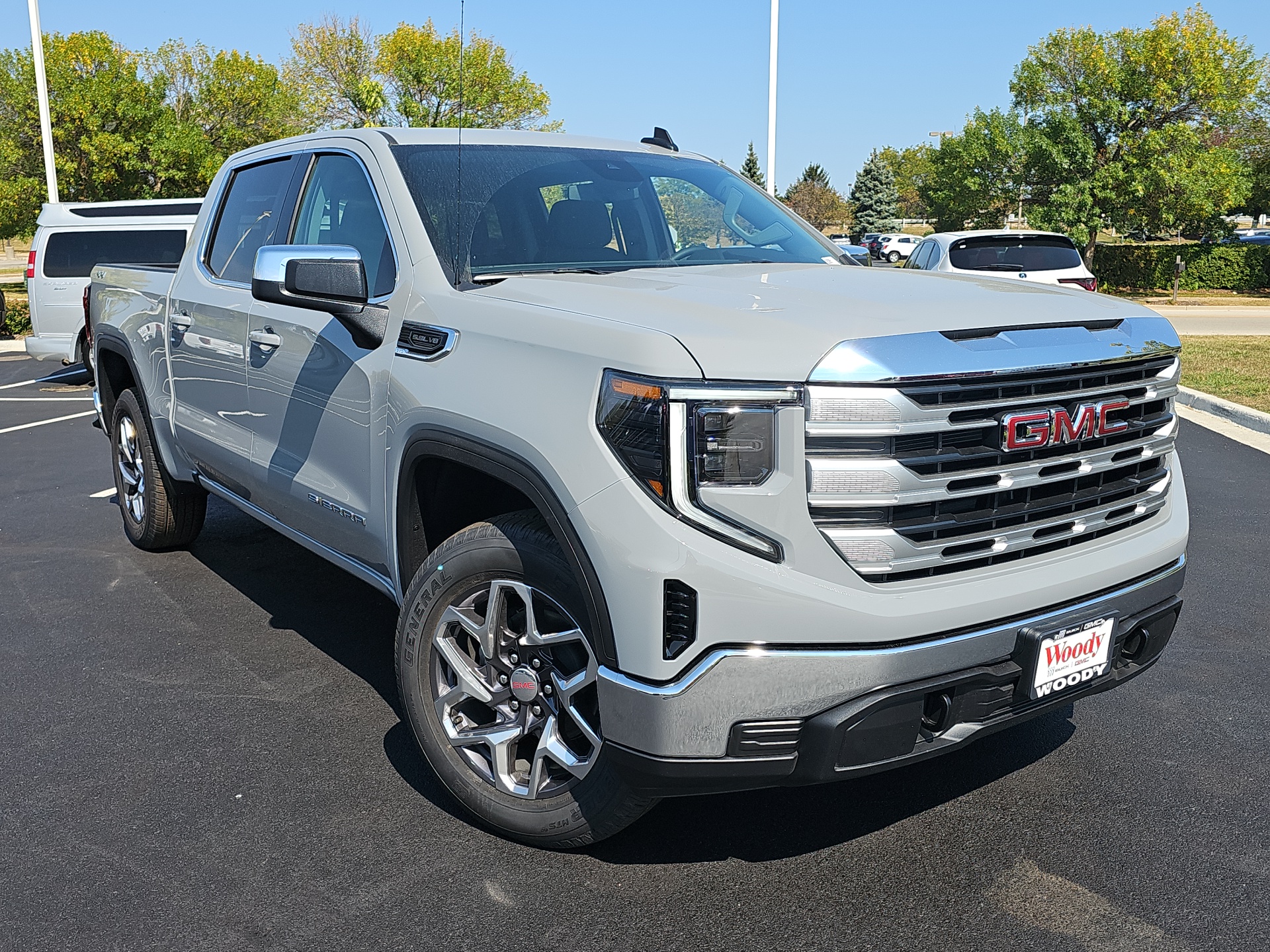 2024 GMC Sierra 1500 SLE 2