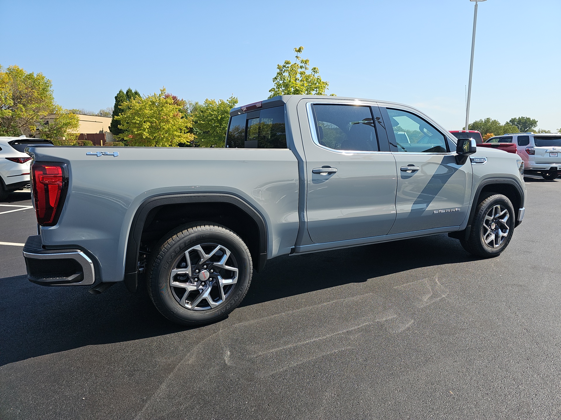 2024 GMC Sierra 1500 SLE 8