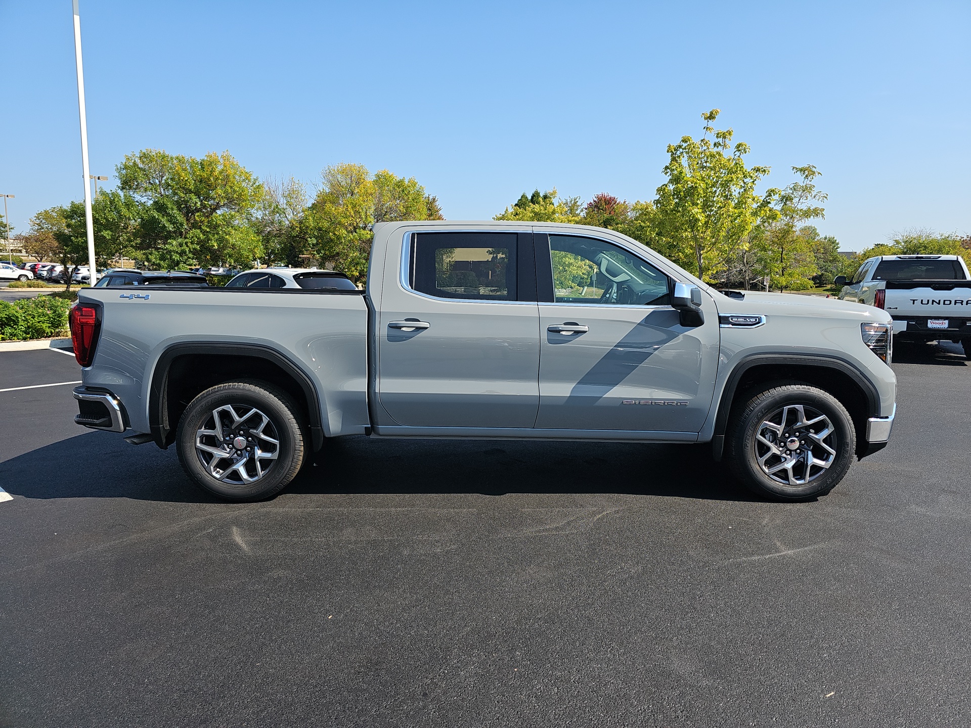 2024 GMC Sierra 1500 SLE 9