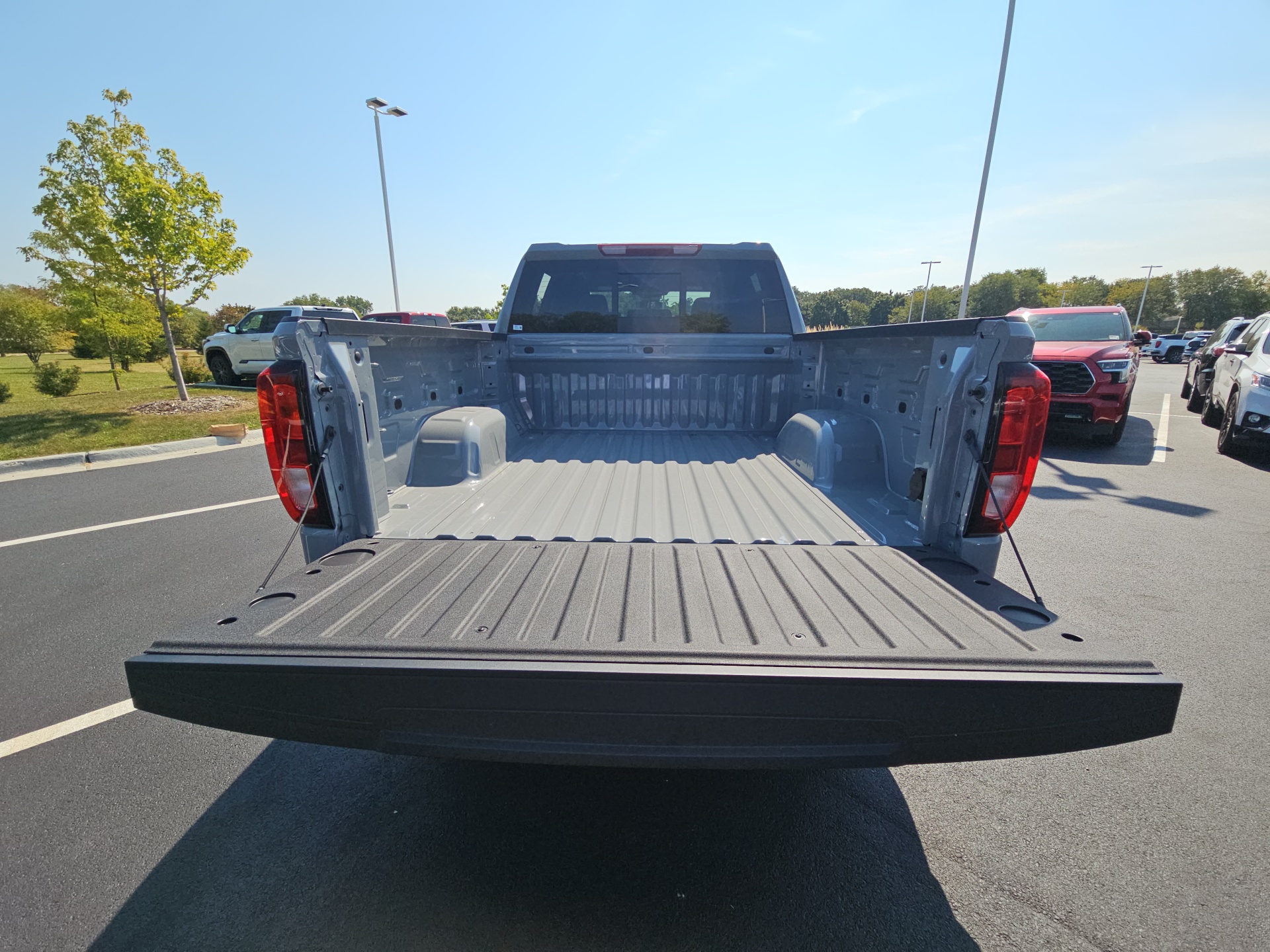 2024 GMC Sierra 1500 SLE 32