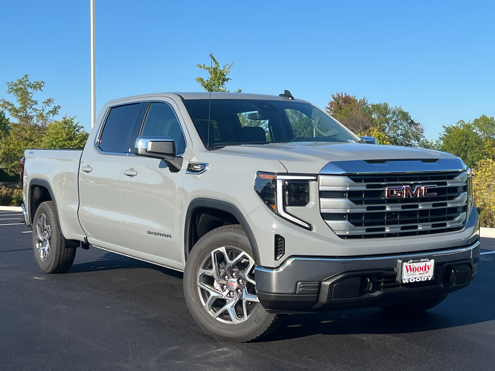 2024 GMC Sierra 1500 SLE 2