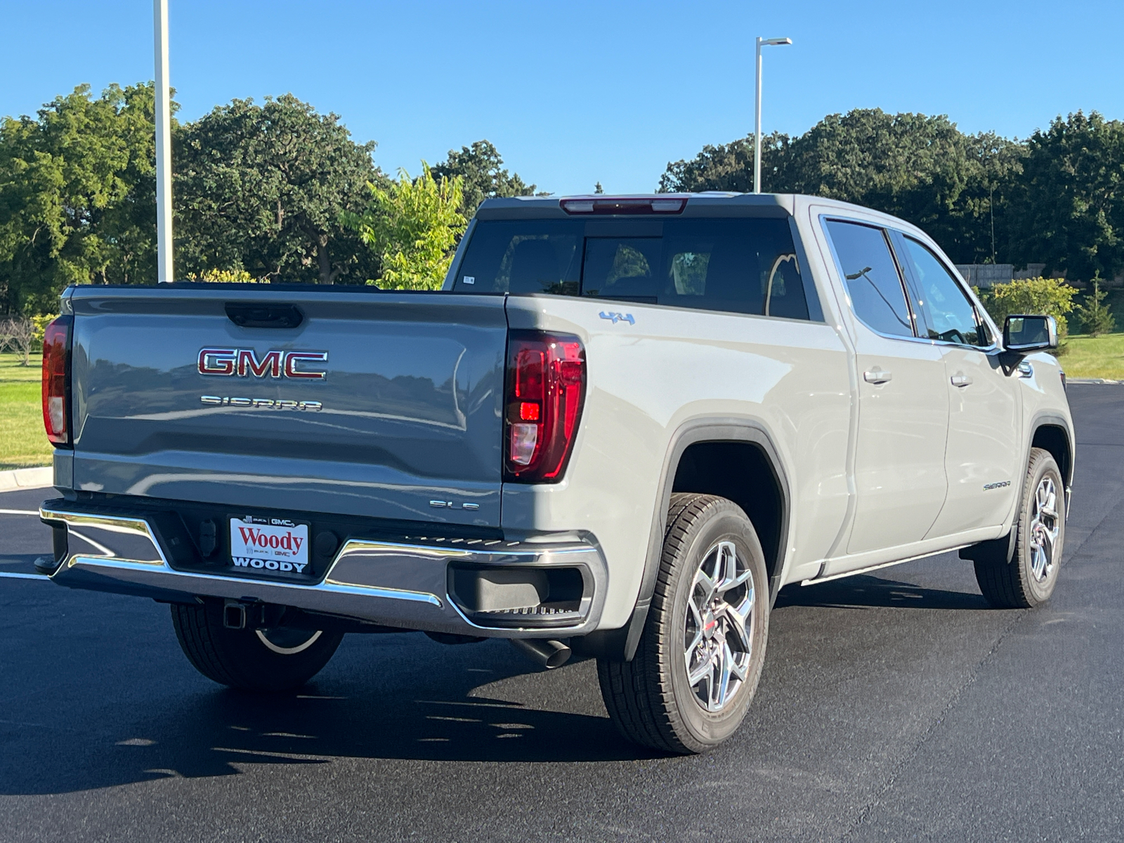 2024 GMC Sierra 1500 SLE 8