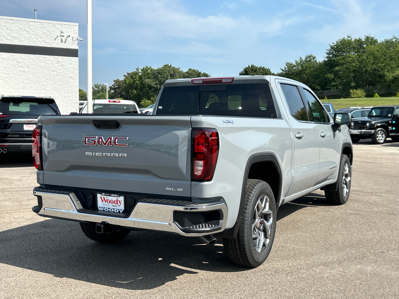 2024 GMC Sierra 1500 SLE 8