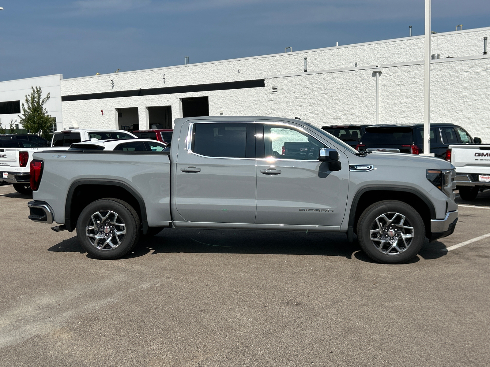 2024 GMC Sierra 1500 SLE 9