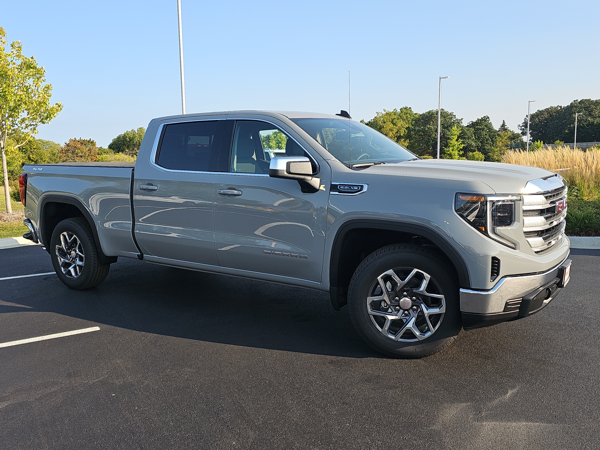 2024 GMC Sierra 1500 SLE 2