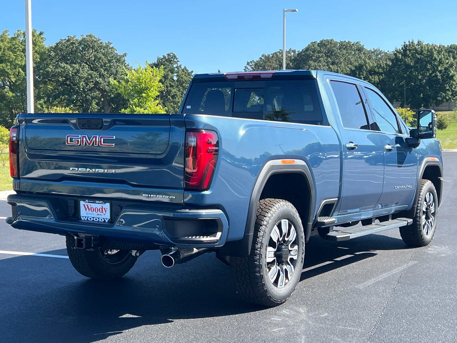 2025 GMC Sierra 2500HD Denali 8