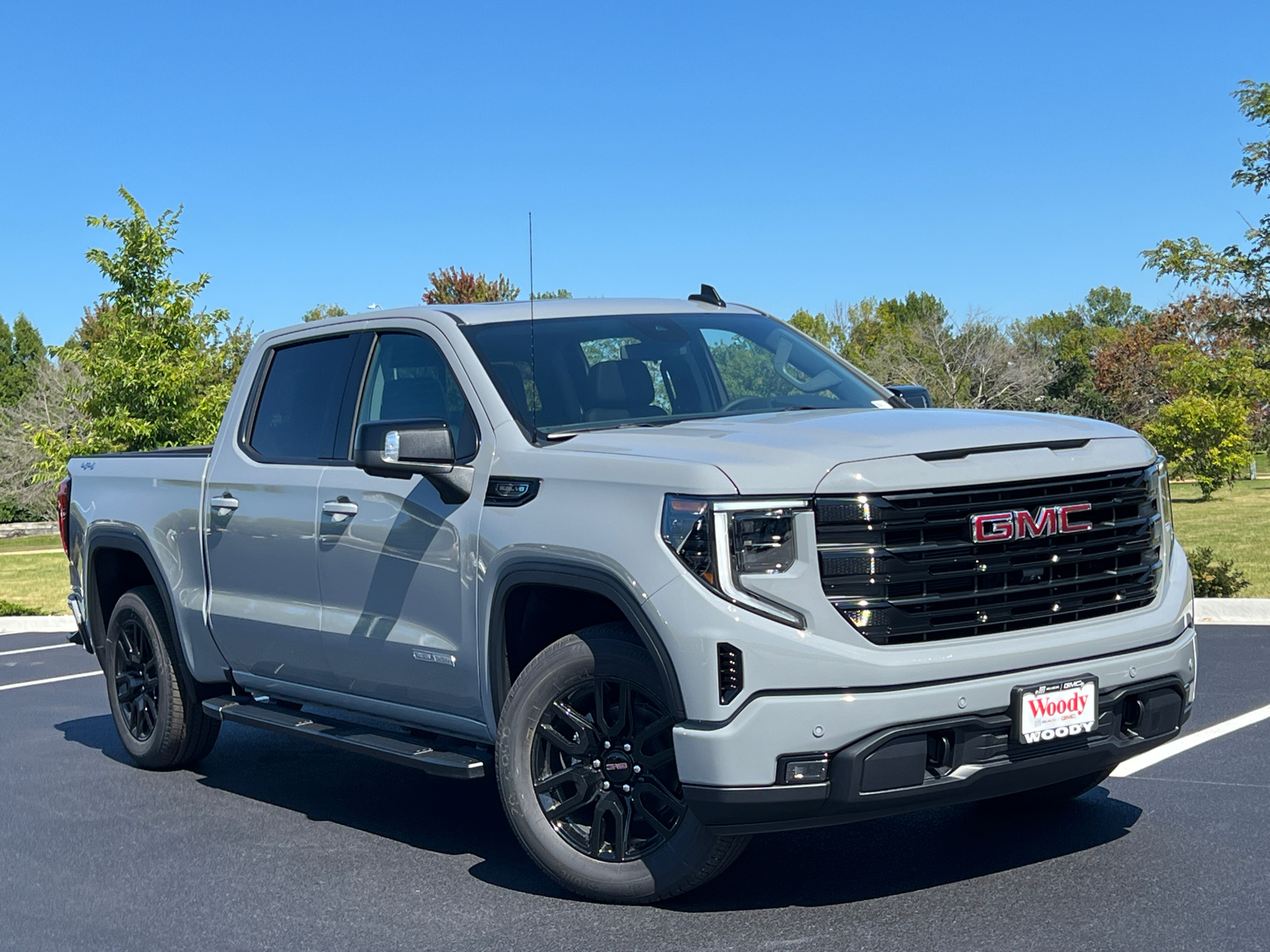 2024 GMC Sierra 1500 Elevation 2