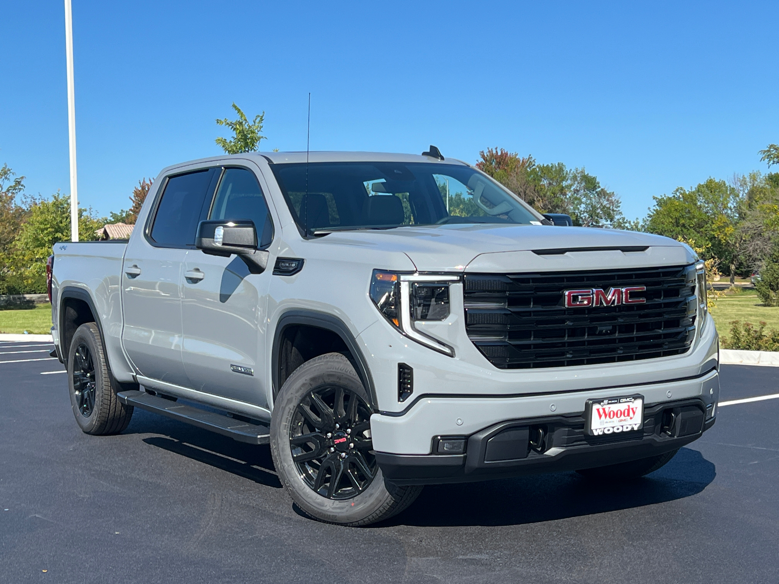 2024 GMC Sierra 1500 Elevation 2