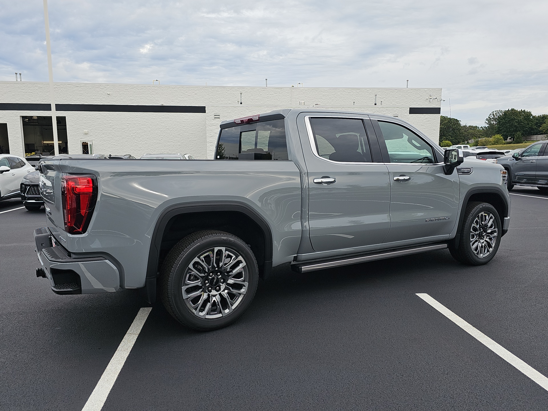 2025 GMC Sierra 1500 Denali Ultimate 8