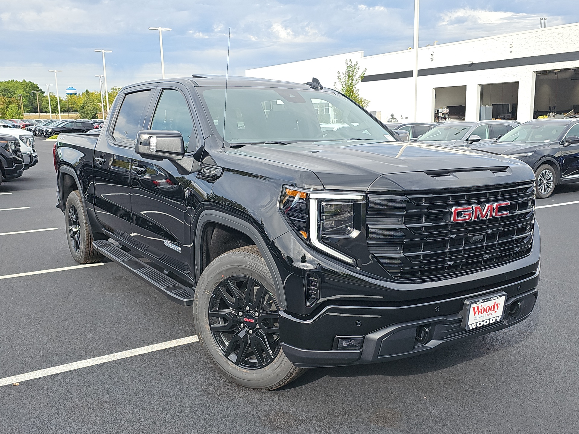 2025 GMC Sierra 1500 Elevation 2